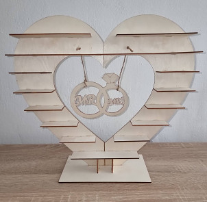 Dřevěný stojan ve tvaru srdce na pralinky