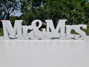 Dřevěný nápis Mr and MRs bílý