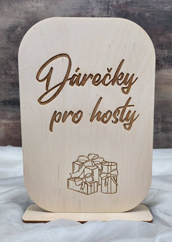 Dřevěná cedulka "Dárečky pro hosty"