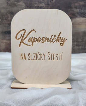 Dřevěná cedulka "Kapesníčky na slzičky štěstí"