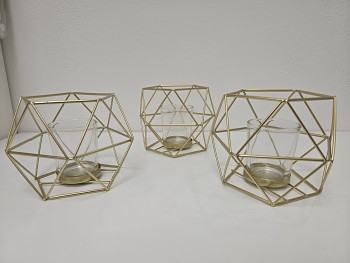 Malý zlatý kovový svícen