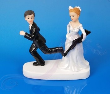 Svatební figurky nevěsta s puškou